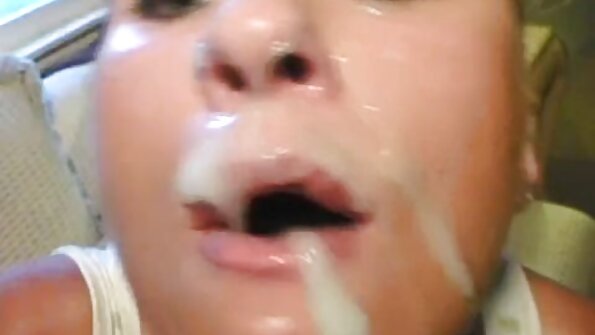 Young May Thai og Rebecca Volpetti har lesbisk sex på sommerleir